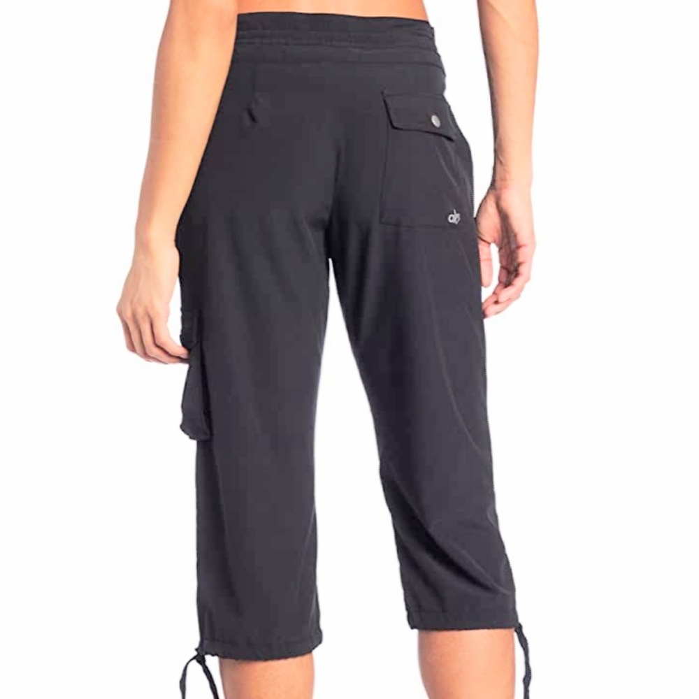 ALO Yoga Coolfit Cargo Capri Pants - Picture 2 of 10